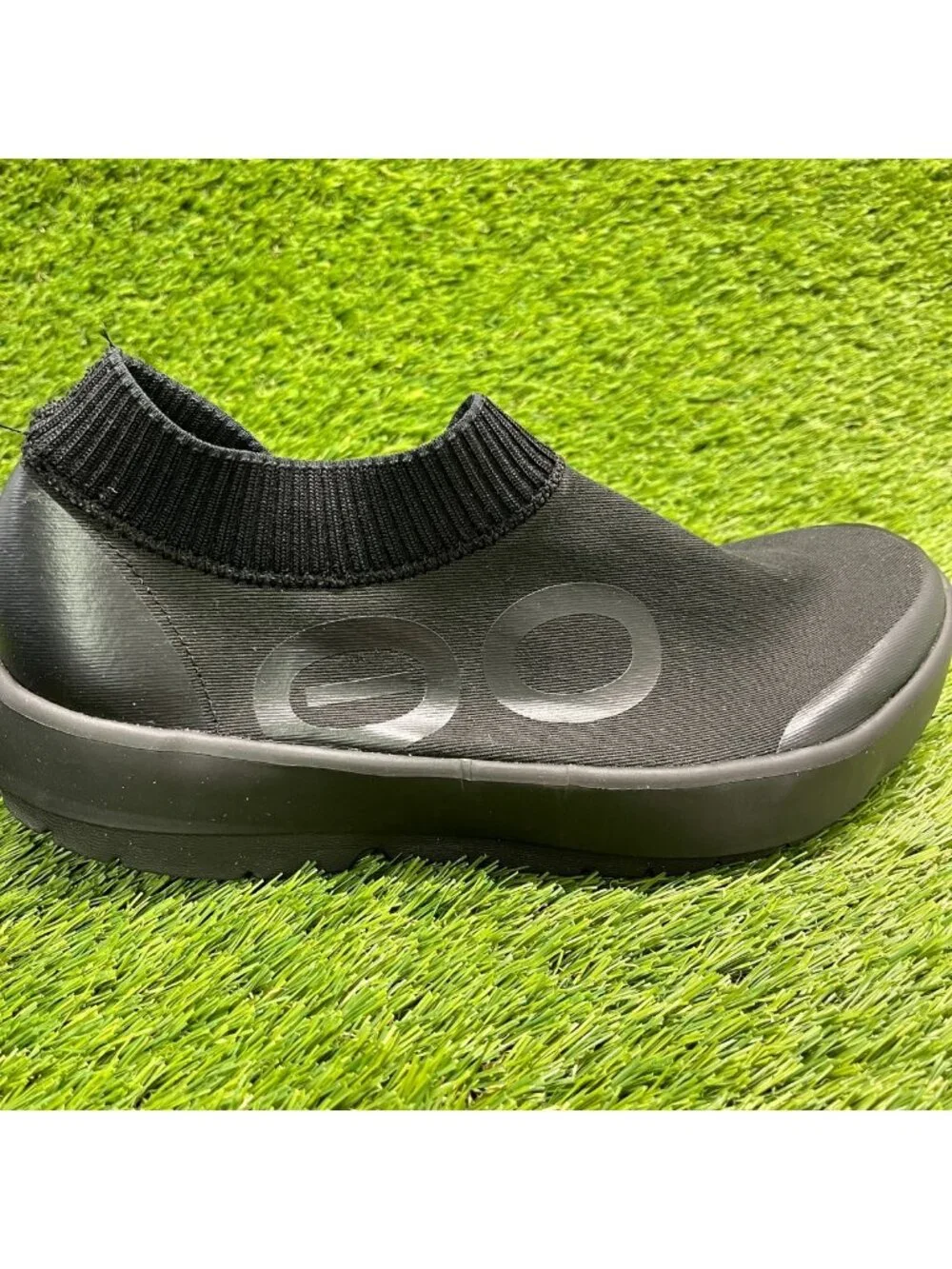OOFOS OOmg eeZee Low Mens Size 11.5 Black Casual Classic Recovery Slip On Shoes